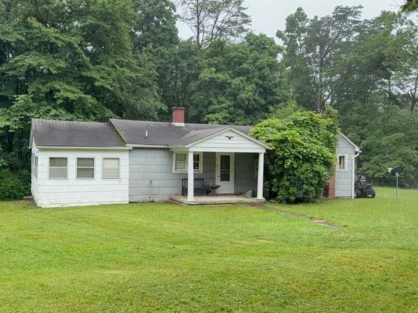 8423 PAW PAW ROAD, PAW PAW, WV 25434