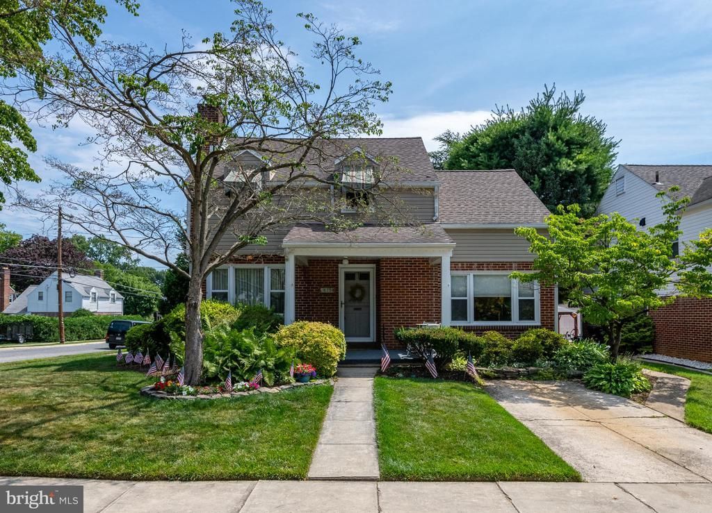 415 LAWRENCE AVENUE , WEST LAWN, PA 19609