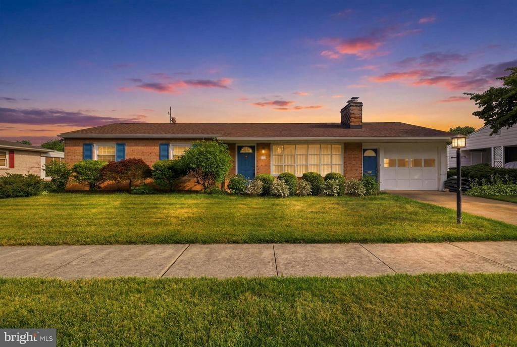 302 W COURTLAND AVENUE , SHIREMANSTOWN, PA 17011