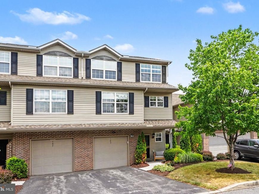 105 Hawk Court, Hummelstown, PA 17036 Main Photo