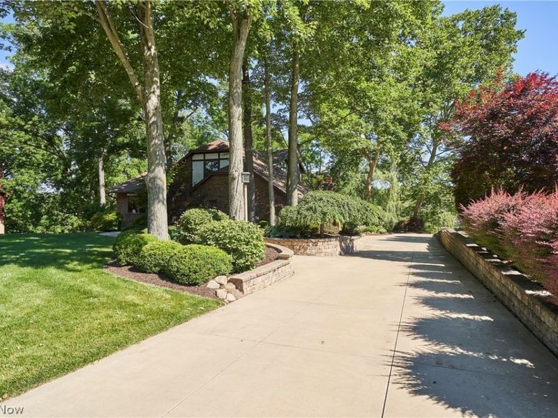 2793 Greenspire Circle, Akron, OH 44333 Photo 2