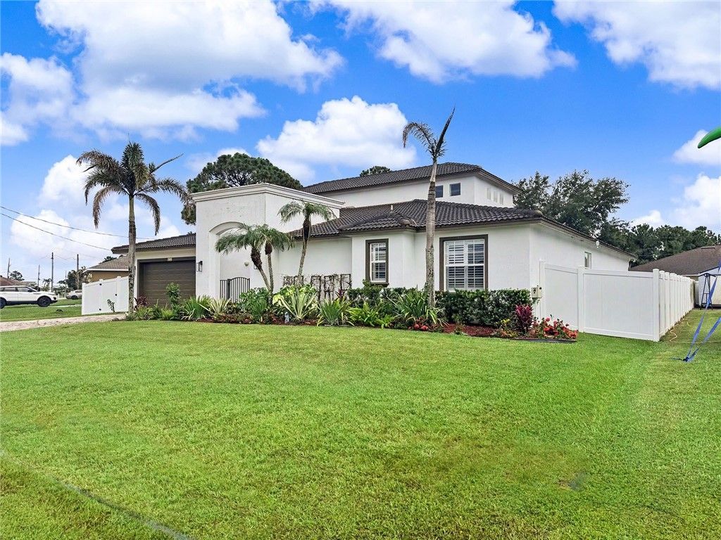 6008 NW Winfield Drive, Port Saint Lucie, FL 34986 Photo