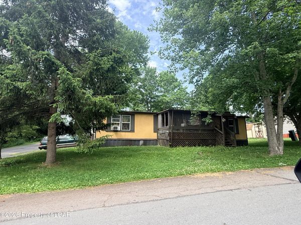 77 Valley Stream Trailer, Mountain Top, PA 18707