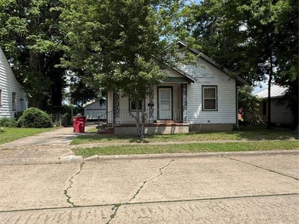 220 N Prairie Street , Sikeston, MO 63801