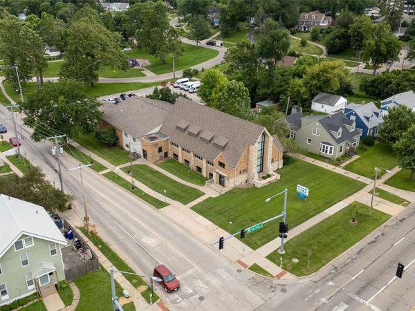2100 1st Avenue NE, Cedar Rapids, IA 52402