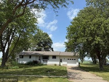 202 E North Avenue, Ellsworth, MN 56129