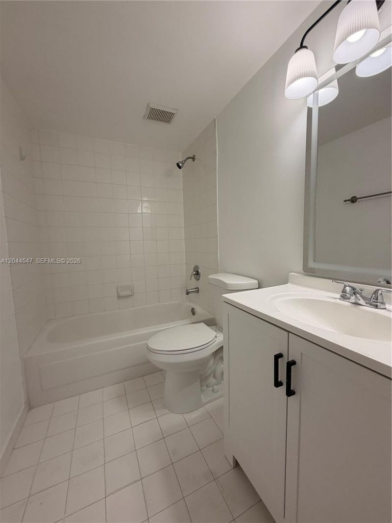7000 NW 173rd Dr , Unit 1805, Hialeah, FL 33015 Photo
