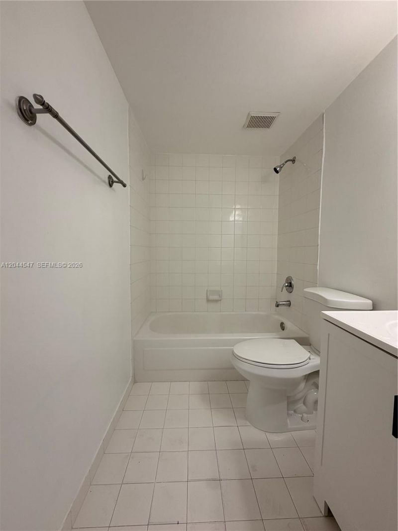 7000 NW 173rd Dr , Unit 1805, Hialeah, FL 33015 Photo