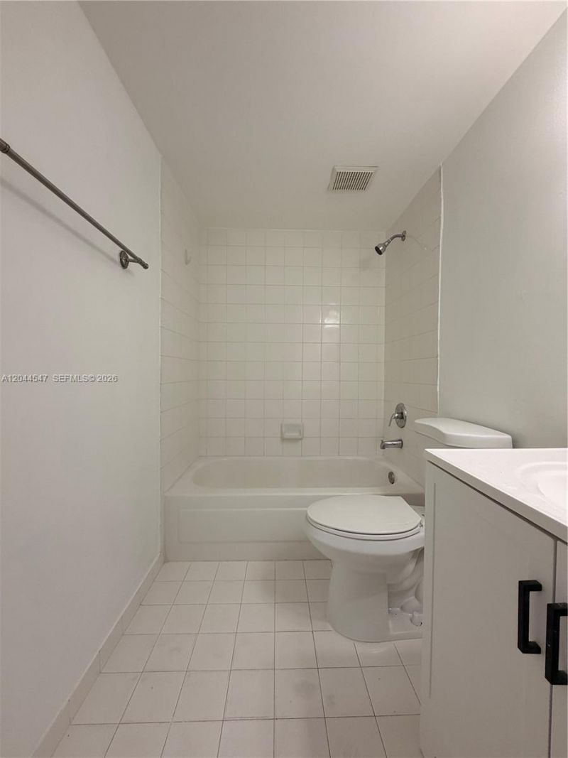 7000 NW 173rd Dr , Unit 1805, Hialeah, FL 33015 Photo