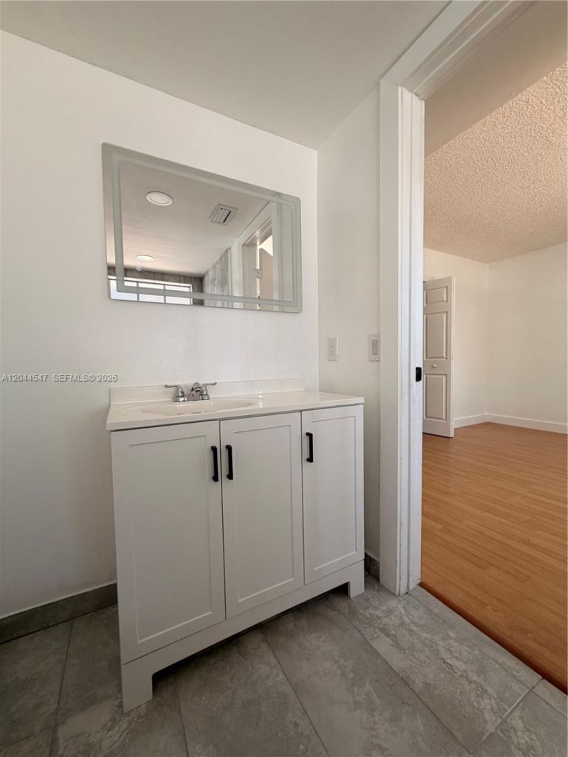 7000 NW 173rd Dr , Unit 1805, Hialeah, FL 33015 Photo