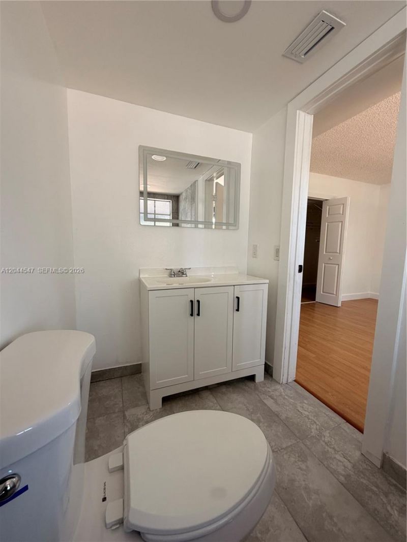 7000 NW 173rd Dr, Unit 1805, Hialeah, FL 33015 Photo