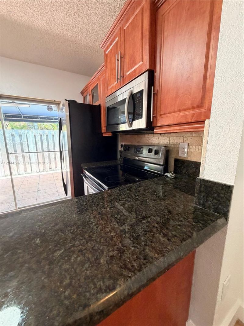 7000 NW 173rd Dr, Unit 1805, Hialeah, FL 33015 Photo