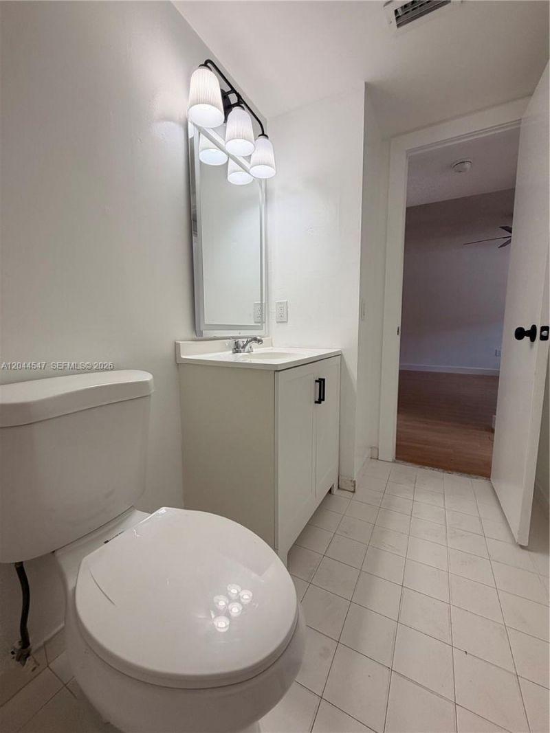 7000 NW 173rd Dr , Unit 1805, Hialeah, FL 33015 Photo