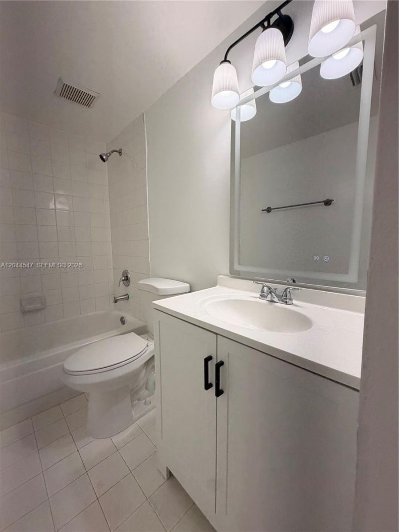 7000 NW 173rd Dr , Unit 1805, Hialeah, FL 33015 Photo