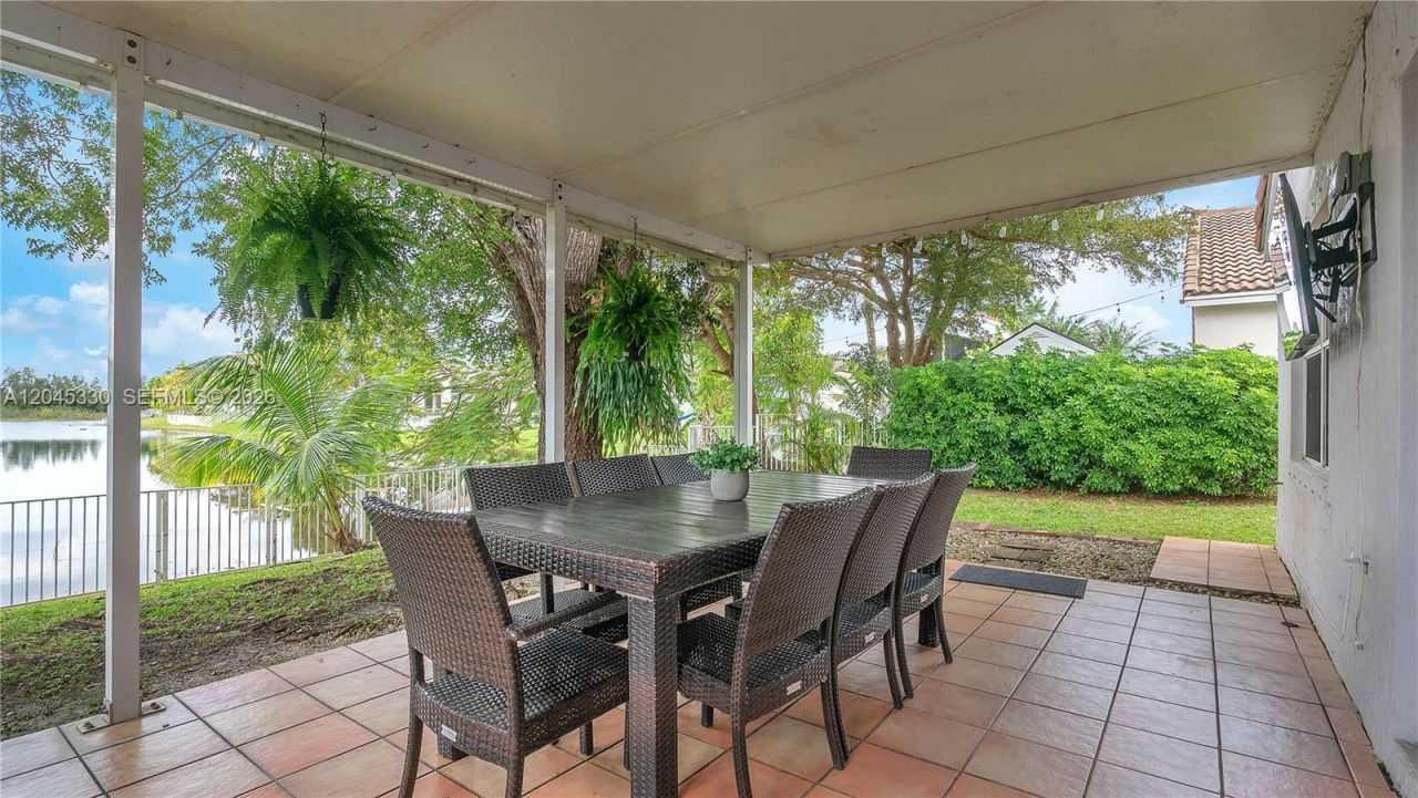 2048 NW 164th Ave , Pembroke Pines, FL 33028 Photo