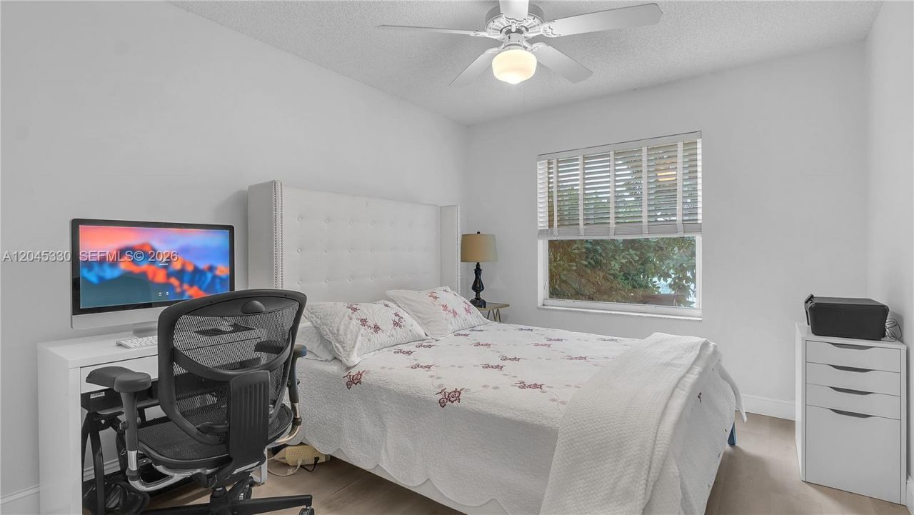 2048 NW 164th Ave , Pembroke Pines, FL 33028 Photo