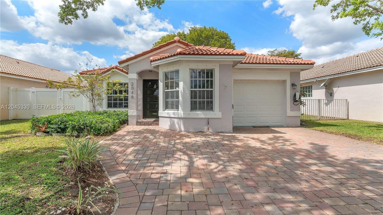 2048 NW 164th Ave , Pembroke Pines, FL 33028 Photo