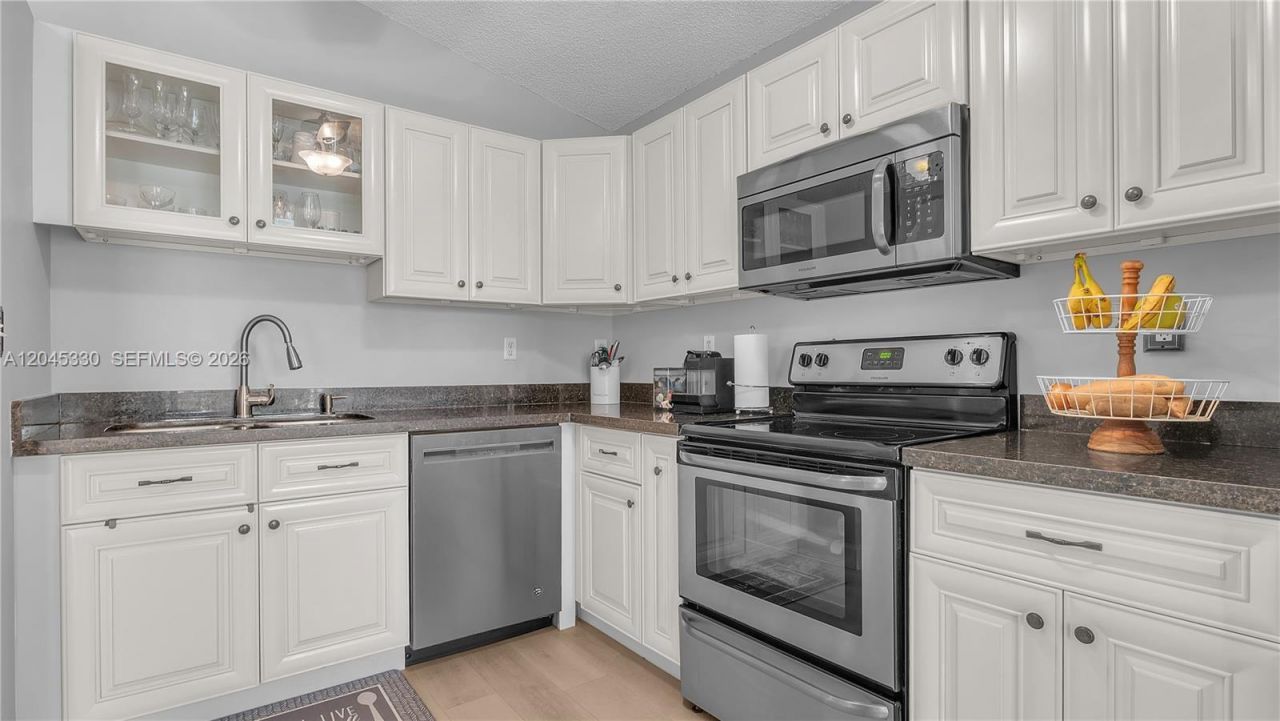 2048 NW 164th Ave , Pembroke Pines, FL 33028 Photo