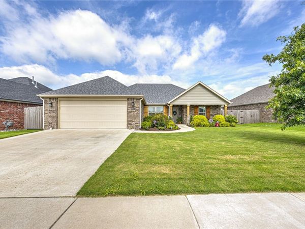 951 Trailwood Street, Tontitown, AR 72762