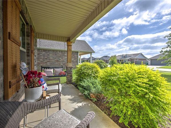 951 Trailwood Street, Tontitown, AR 72762
