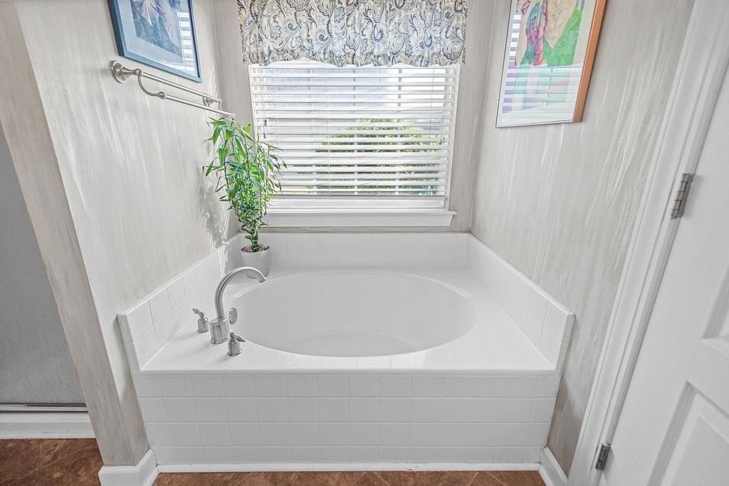661 Twinflower St. Photo 32
