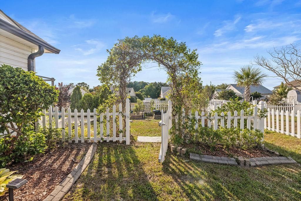661 Twinflower St. Photo 41