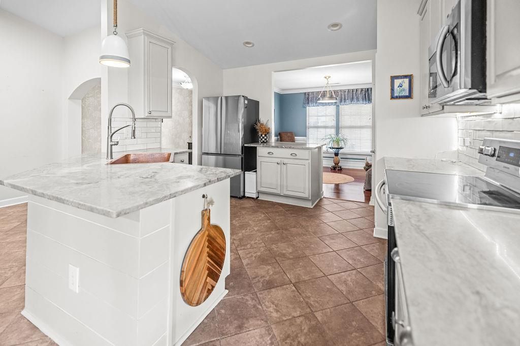 661 Twinflower St. Photo 9