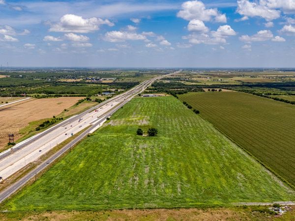 10221 E INTERSTATE 10, Marion, TX 78124