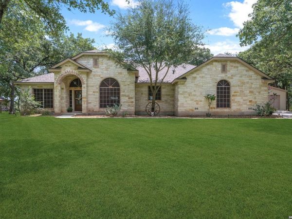 351 ROSEWOOD DR, La Vernia, TX 78121