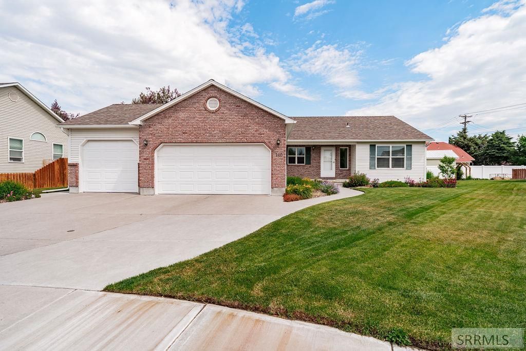 140 Harrisburg Lane, Idaho Falls, ID 83404 Main Photo