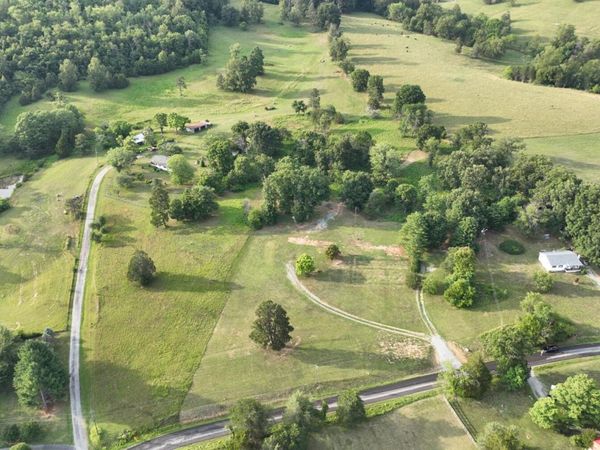 2225 IRVING RD , Thaxton, VA 24174