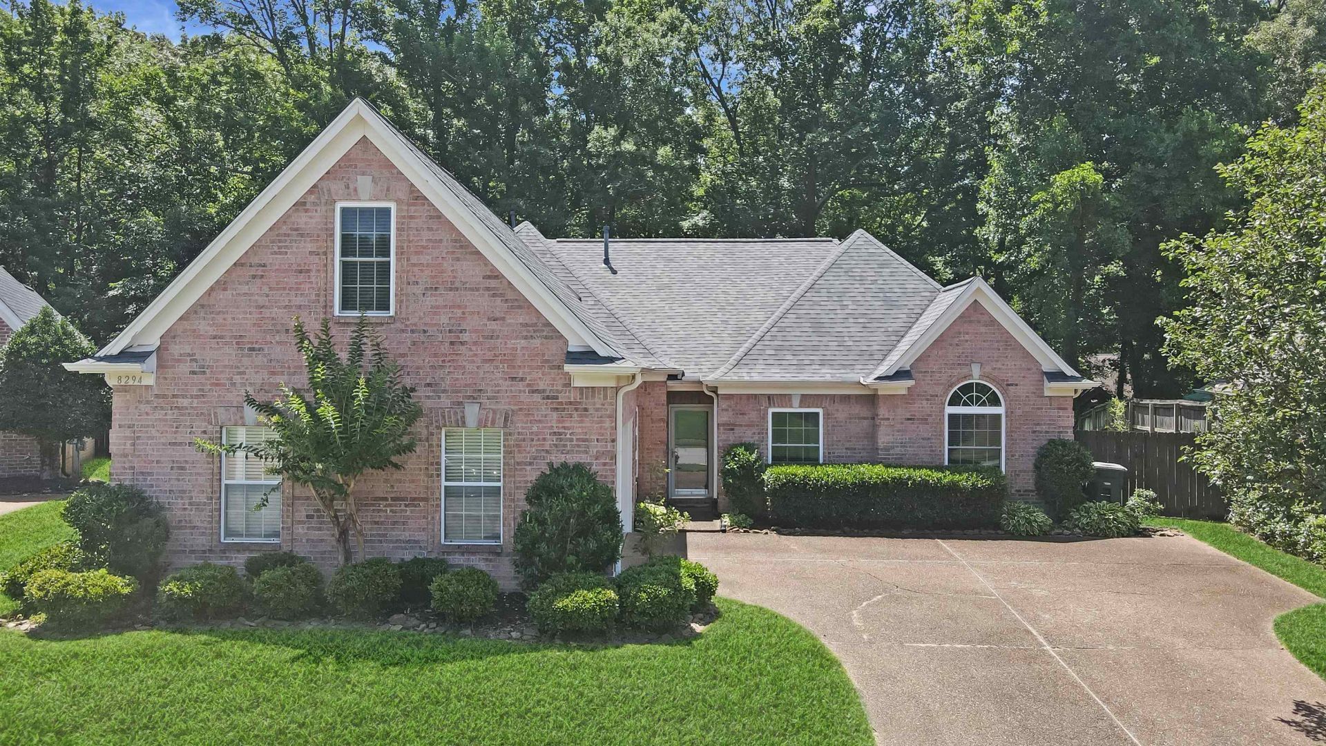 8294 Wesley Woods Cir, Memphis, TN 38018 Main Photo