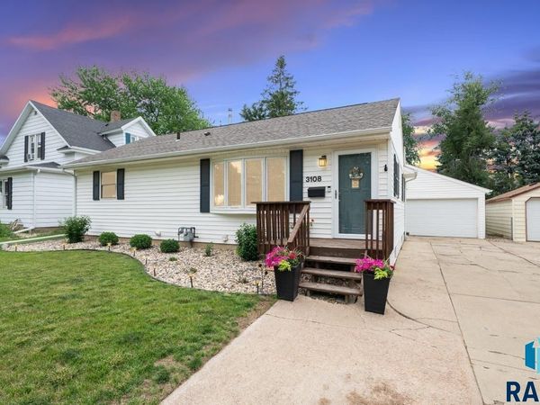 3108 E 15th St, Sioux Falls, SD 57103