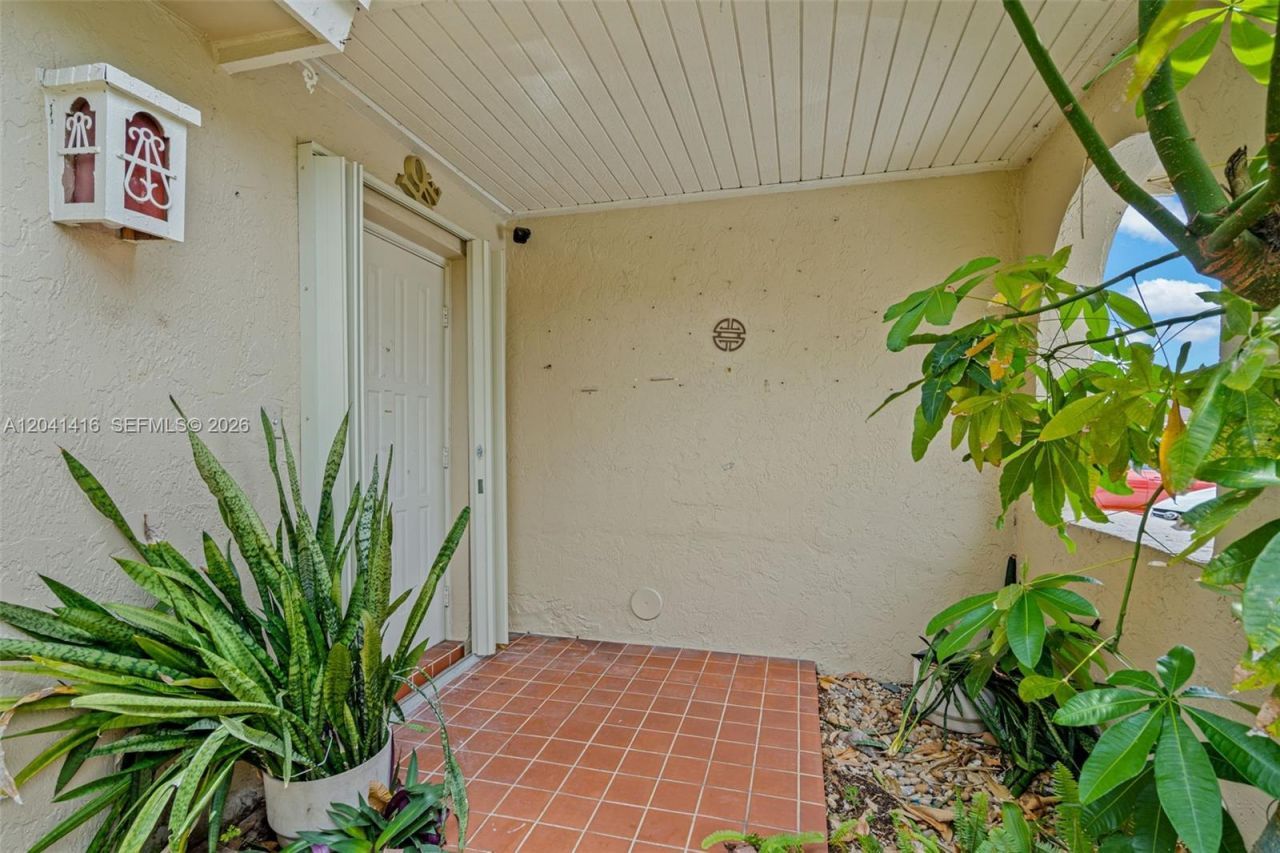 6233 NW 170th Ter , Miami, FL 33015 Photo