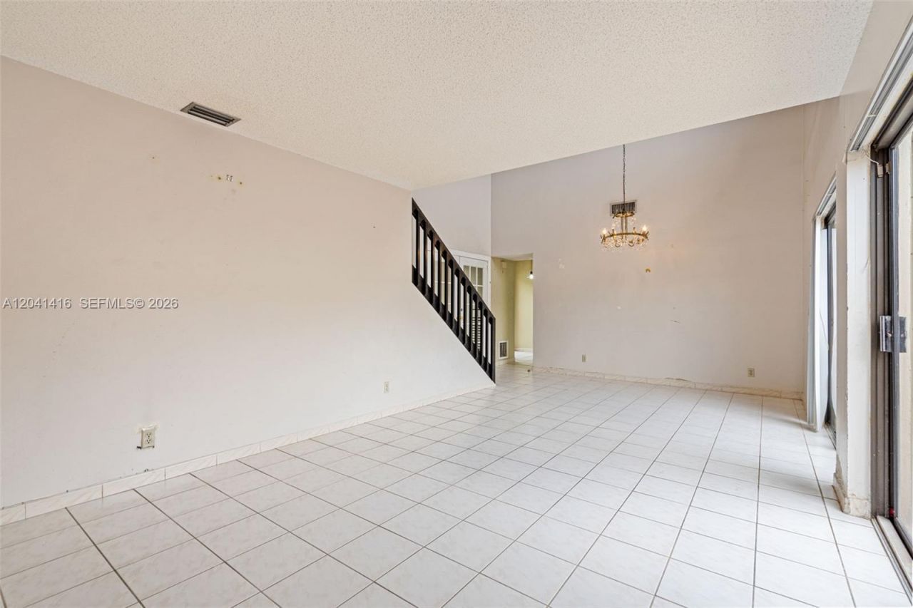 6233 NW 170th Ter , Miami, FL 33015 Photo