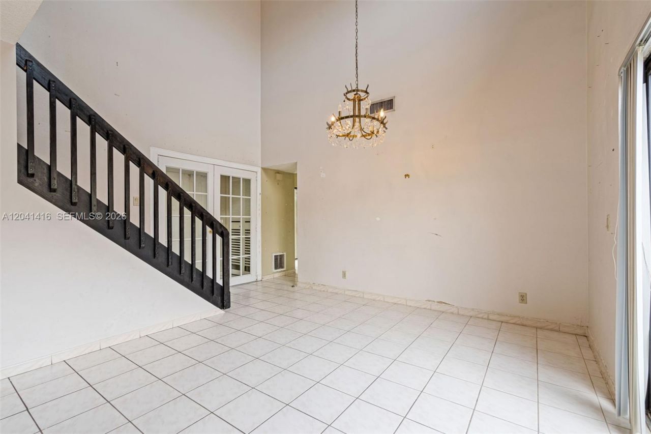 6233 NW 170th Ter , Miami, FL 33015 Photo