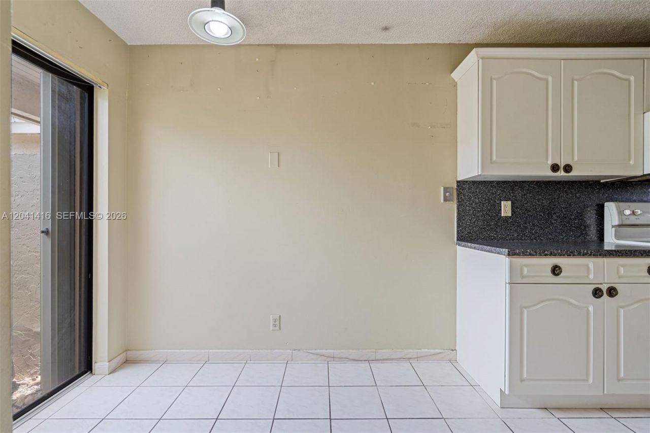 6233 NW 170th Ter , Miami, FL 33015 Photo