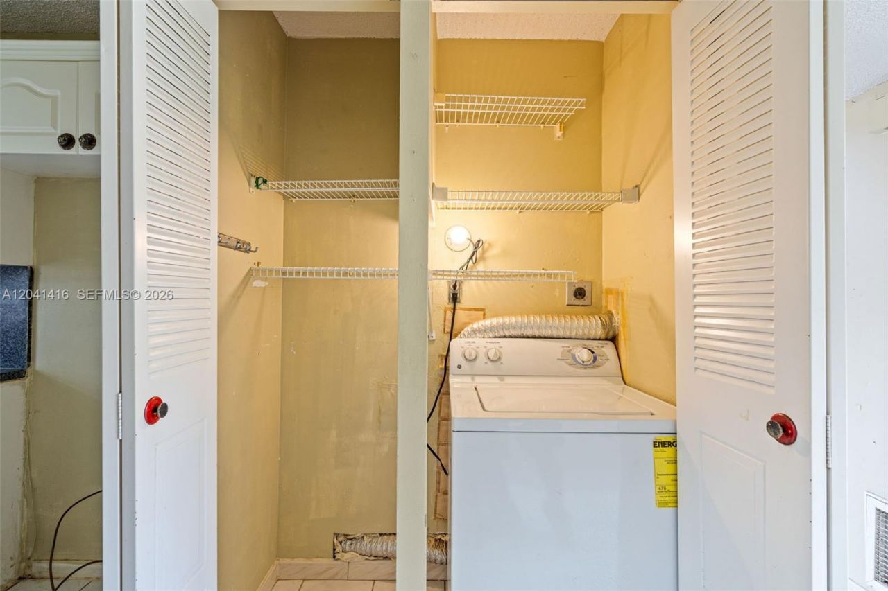 6233 NW 170th Ter , Miami, FL 33015 Photo