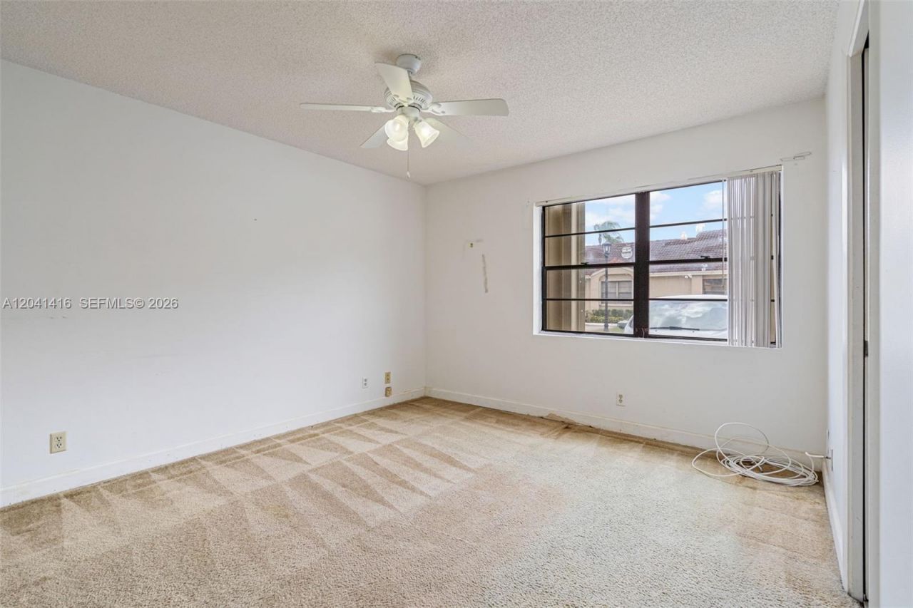 6233 NW 170th Ter , Miami, FL 33015 Photo