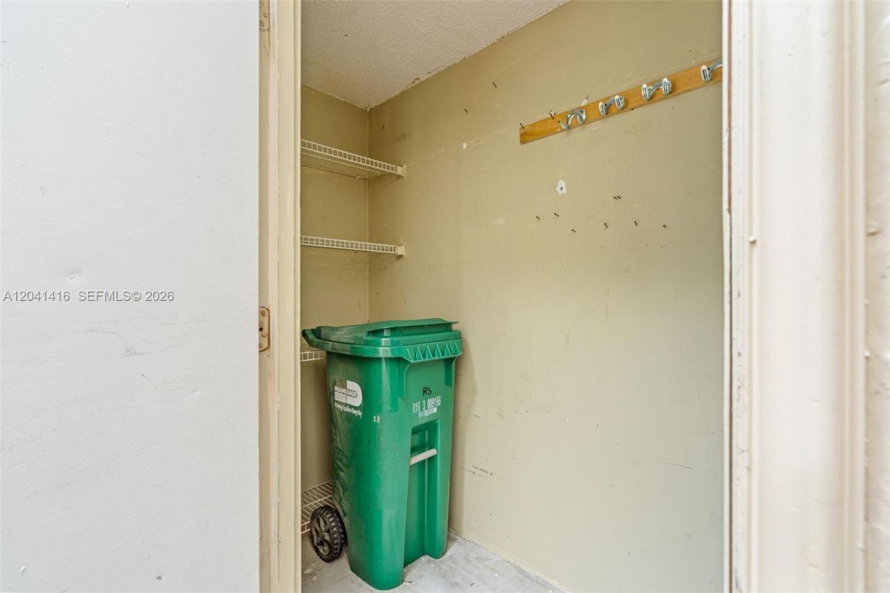 6233 NW 170th Ter , Miami, FL 33015 Photo