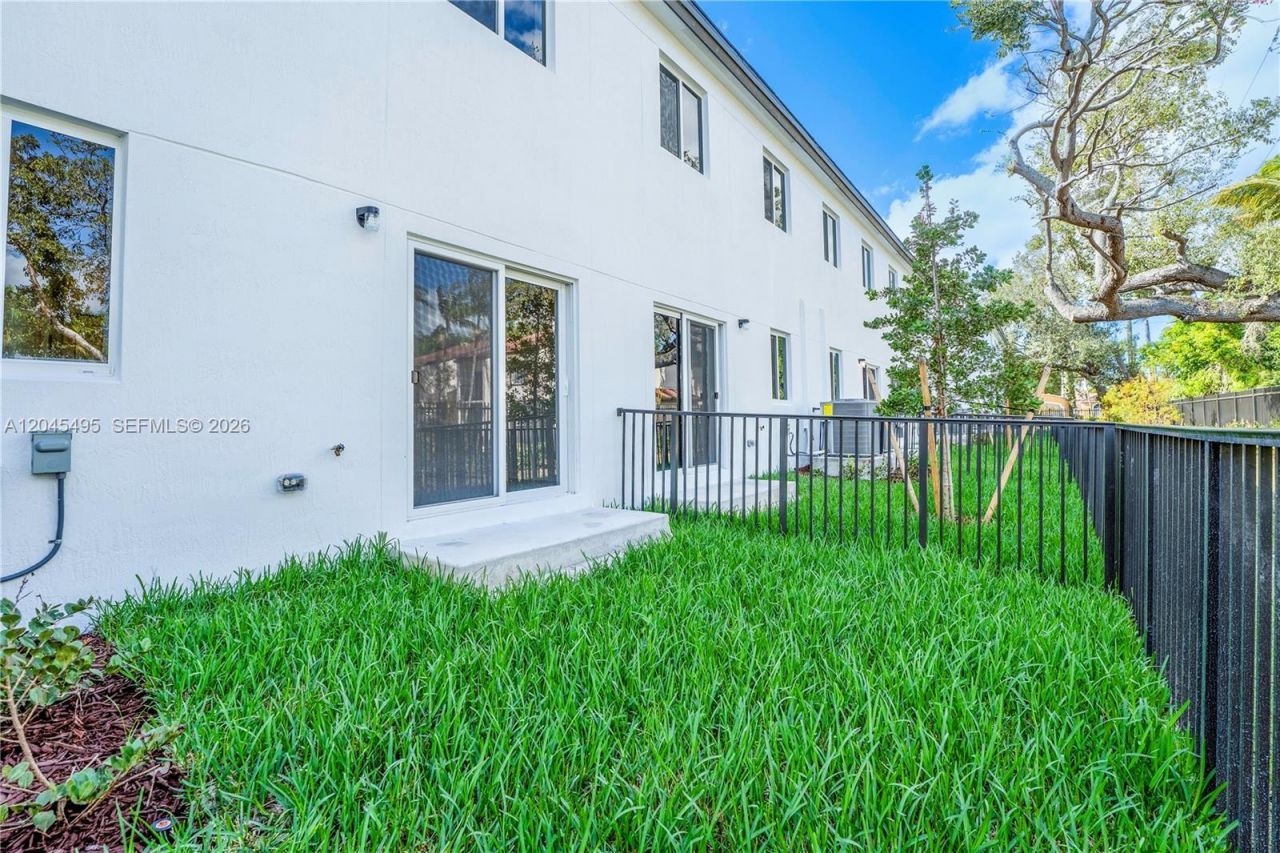 5125 SW 37th St, Pembroke Park, FL 33023 Photo