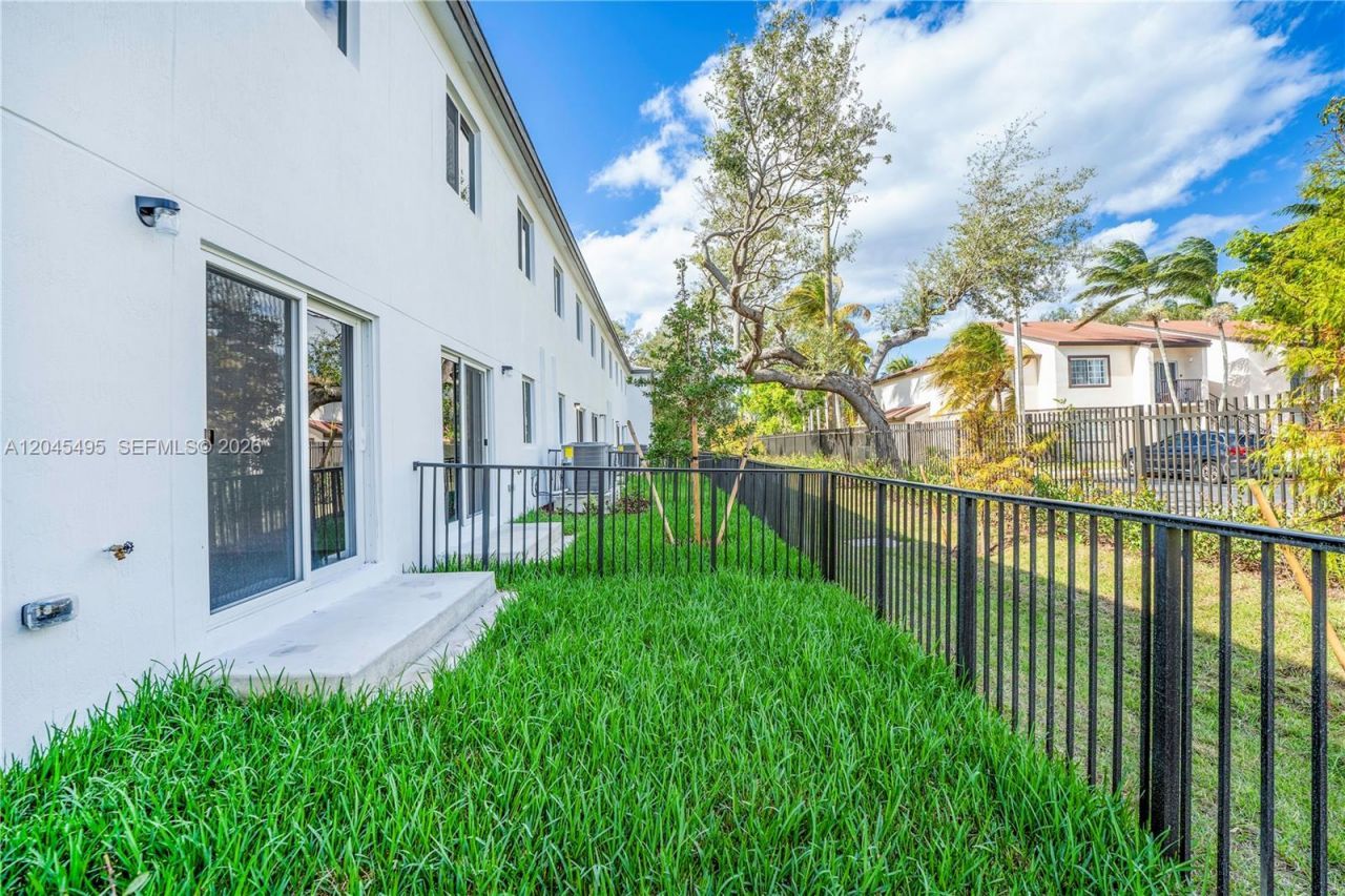5125 SW 37th St, Pembroke Park, FL 33023 Photo