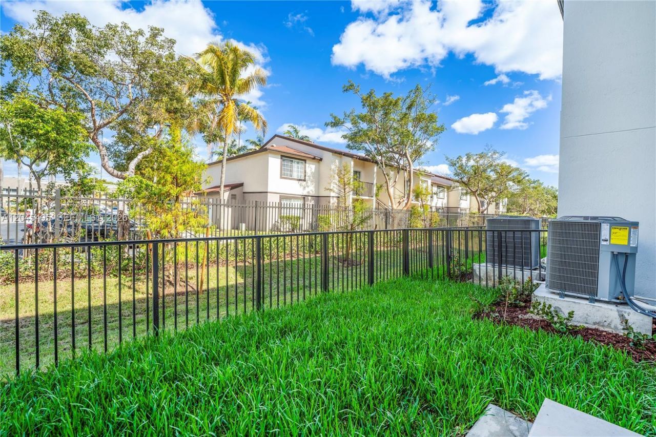 5125 SW 37th St, Pembroke Park, FL 33023 Photo