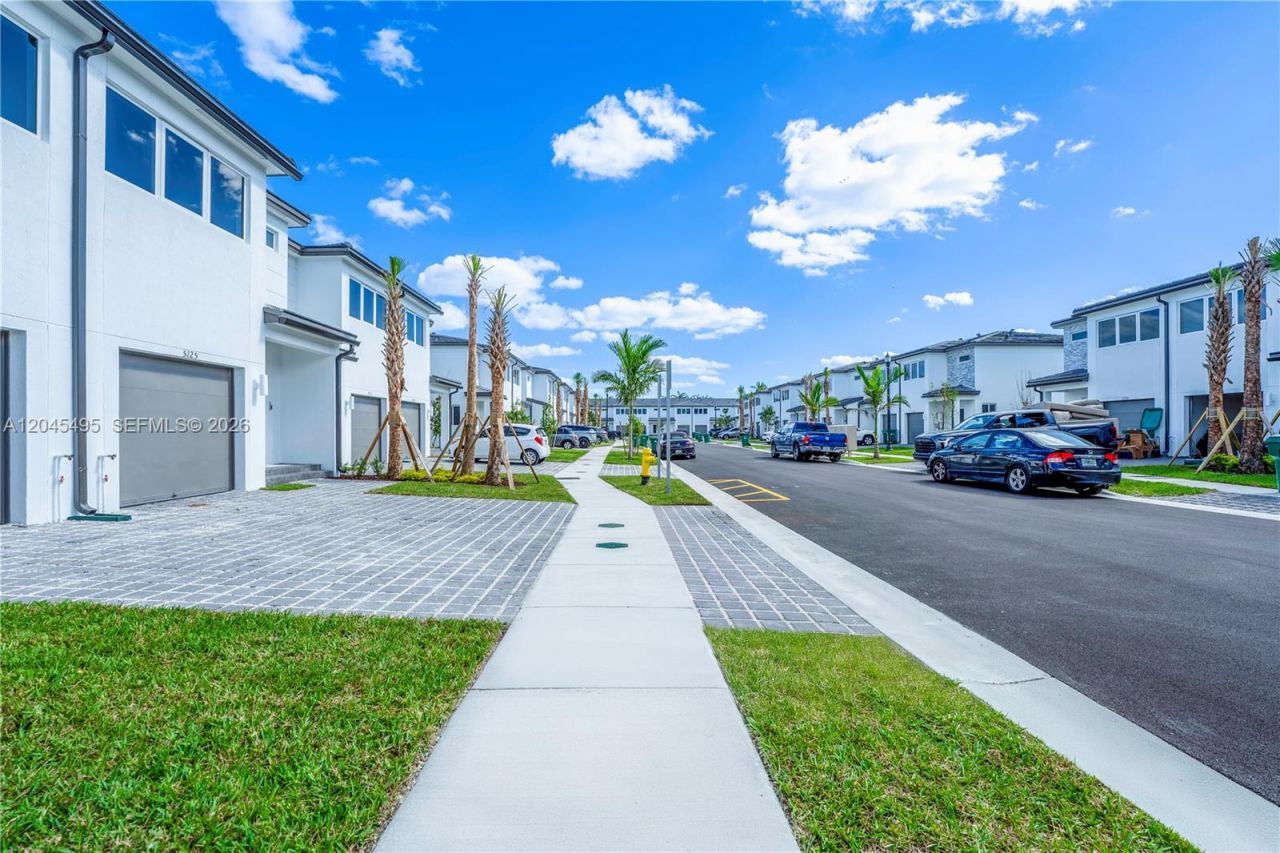 5125 SW 37th St, Pembroke Park, FL 33023 Photo