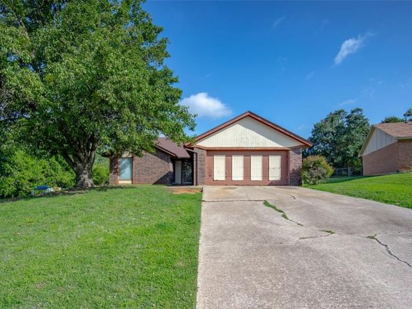 1029 Oak Hill Drive, Midwest City, OK 73110