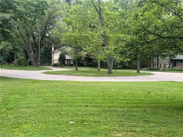 25853 Euclid Chagrin Parkway, Richmond Heights, OH 44143