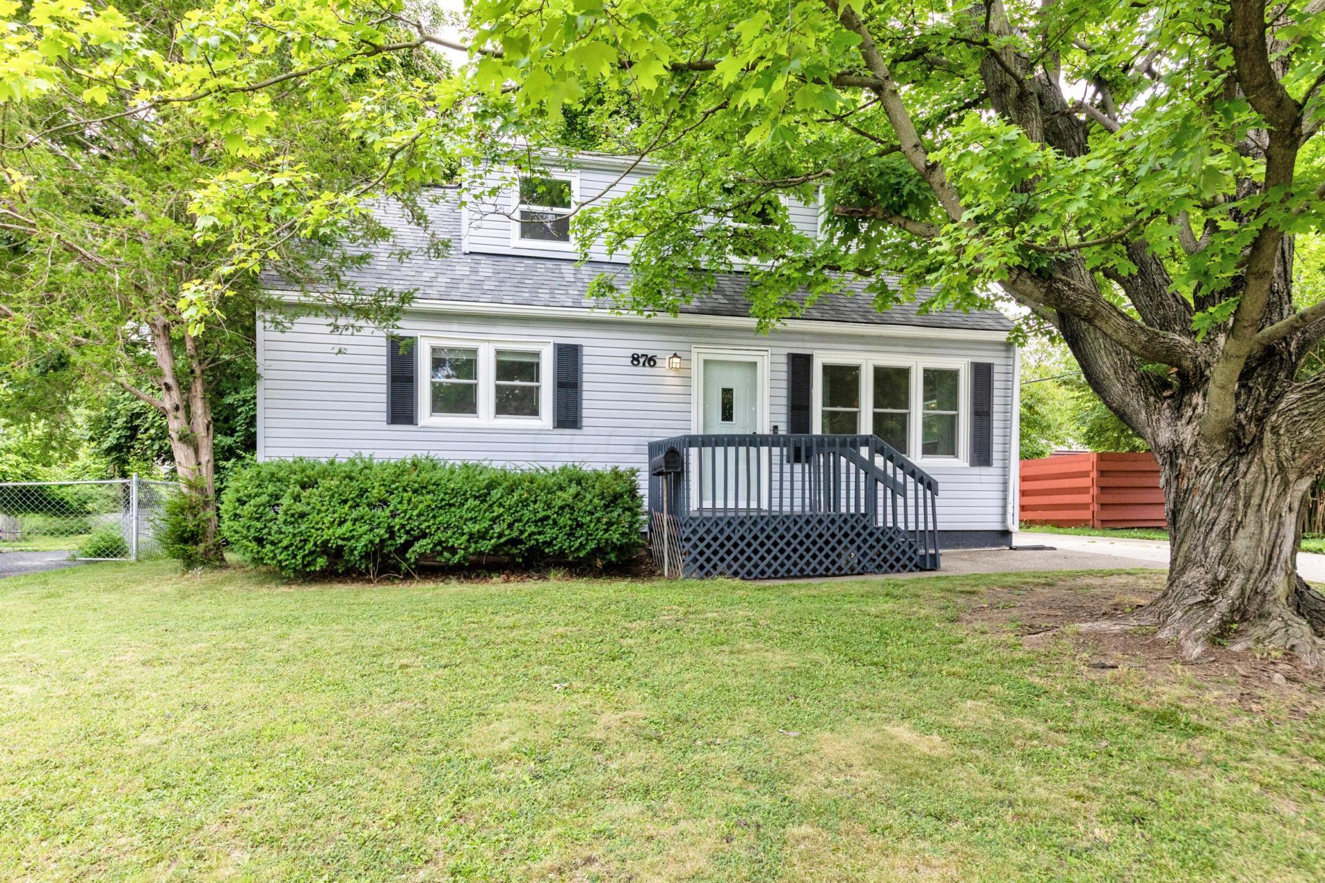 876 Minerva Avenue, Columbus, OH 43229 Main Photo