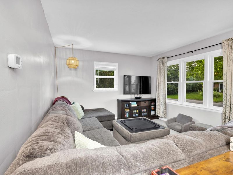 876 Minerva Avenue, Columbus, OH 43229 Photo 5