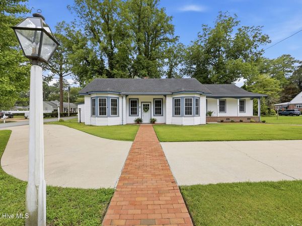 1615 Parkview Drive , Elizabeth City, NC 27909