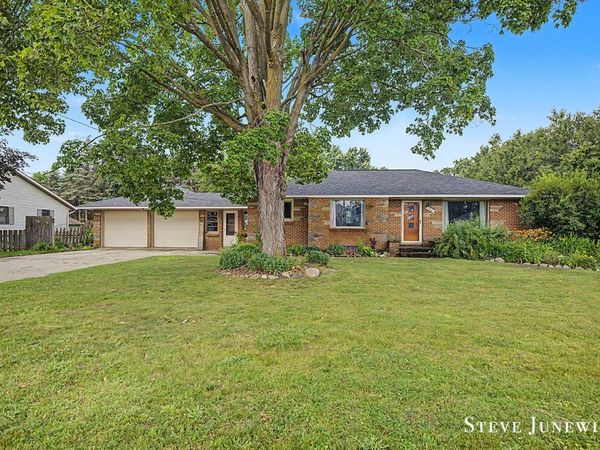 8261 Cottonwood Drive, Jenison, MI 49428